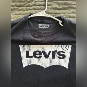 Men’s black Levi’s t-shirt white logo great condition men’s small